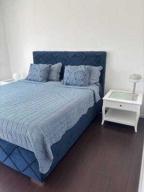 4 室のベッドルーム、アイロン / アイロン台、WiFi、ベッドシーツ