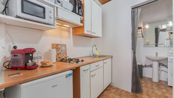 Fridge, microwave, coffee/tea maker, electric kettle