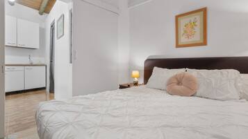 1 habitación, tabla de planchar con plancha, wifi y ropa de cama