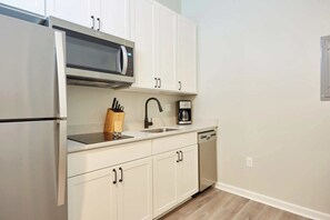 Fridge, microwave, stovetop, dishwasher