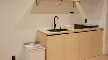 Japanese-style House | Private kitchenette | Electric kettle, paper towels