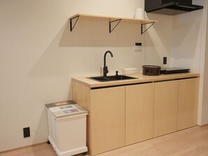 Japanese-style House | Private kitchenette | Electric kettle, paper towels