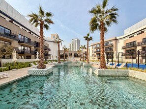 Outdoor pool, lifeguards on site