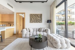 Leilighet – premium | Safe på rommet, blendingsgardiner og strykejern/-brett