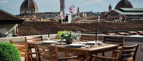 تناول الطعام بالخارج