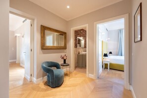 5 Schlafzimmer, Schreibtisch, Bügeleisen/Bügelbrett, WLAN