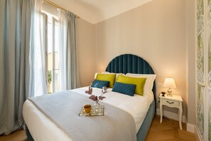 5 bedrooms, desk, iron/ironing board, WiFi