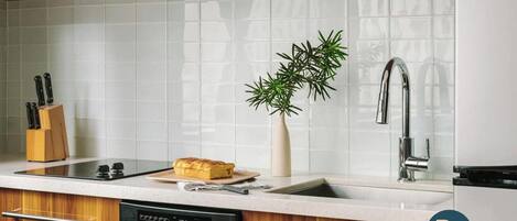 Frigorífic, microones, forn i placa de cuina