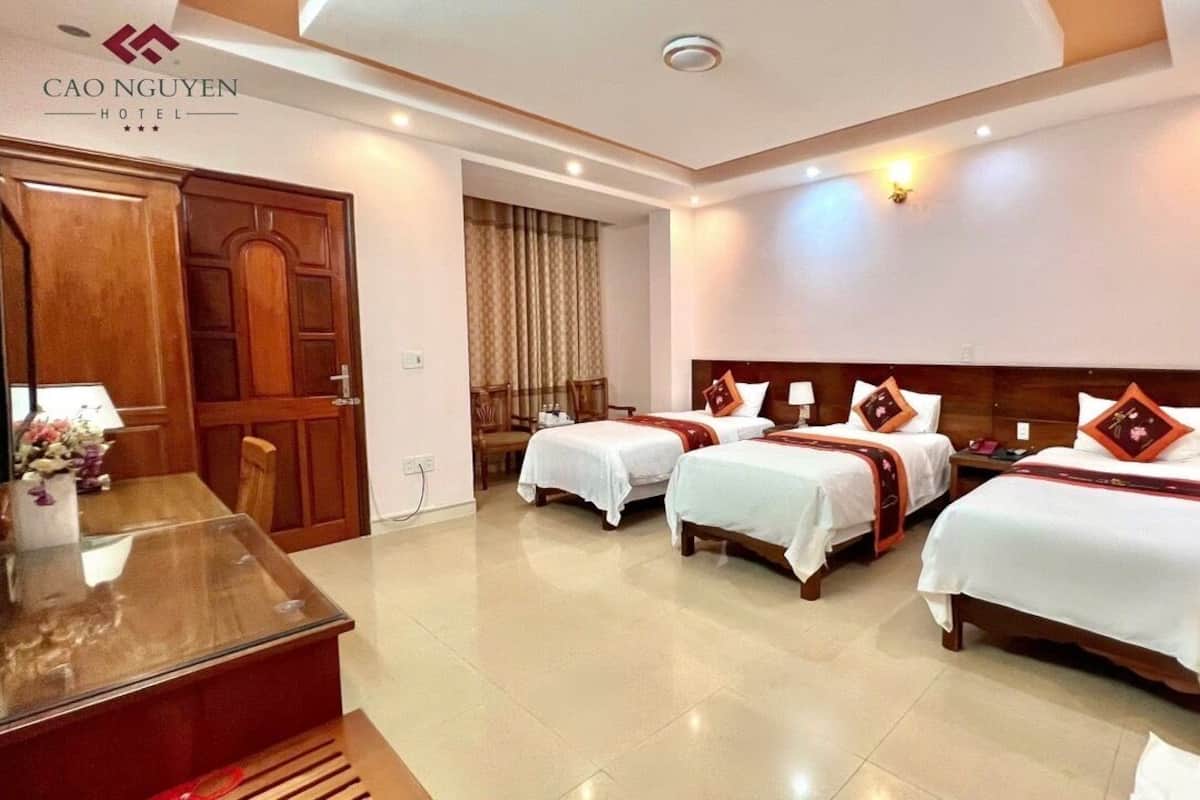 Habitación triple panorámica | Minibar, escritorio, wifi gratis y ropa de cama