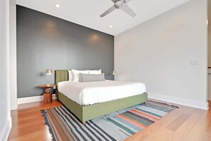 5 habitaciones, tabla de planchar con plancha, cuna de viaje y wifi 