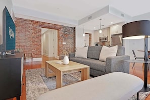 Televisión y oficina 