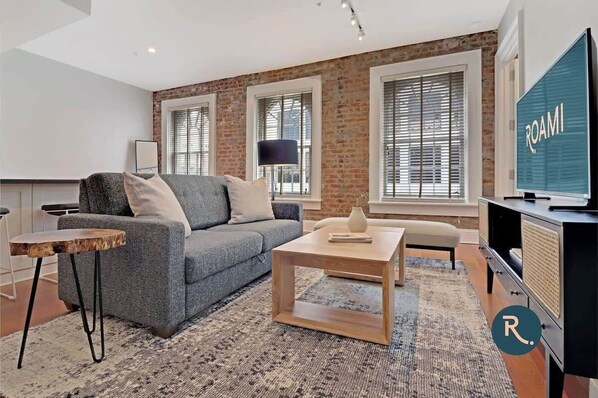 Televisión y oficina 