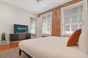 5 habitaciones, tabla de planchar con plancha, cuna de viaje y wifi 