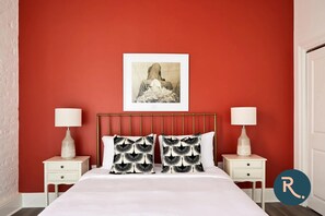 4 habitaciones, tabla de planchar con plancha, wifi y ropa de cama 