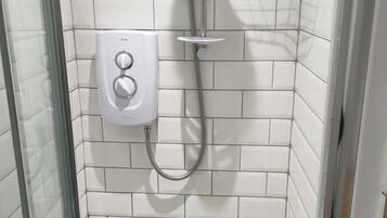 Dusj, bidé, håndklær og såpe