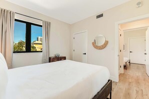 2 bedrooms, travel cot, WiFi, bed sheets