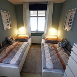2 bedrooms, iron/ironing board, travel cot, free WiFi