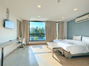 In-room safe, desk, blackout curtains, free WiFi - Suntria Hotel Pattaya (Sattahip)