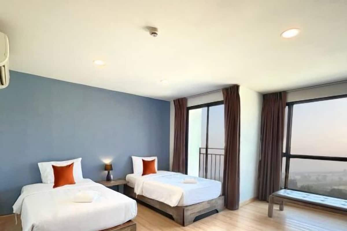 Superior Twin Room | In-room safe, desk, blackout drapes, free WiFi