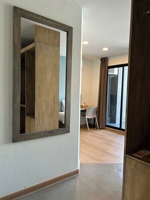 32-inch LED TV with cable channels - Suntria Hotel Pattaya (Sattahip)