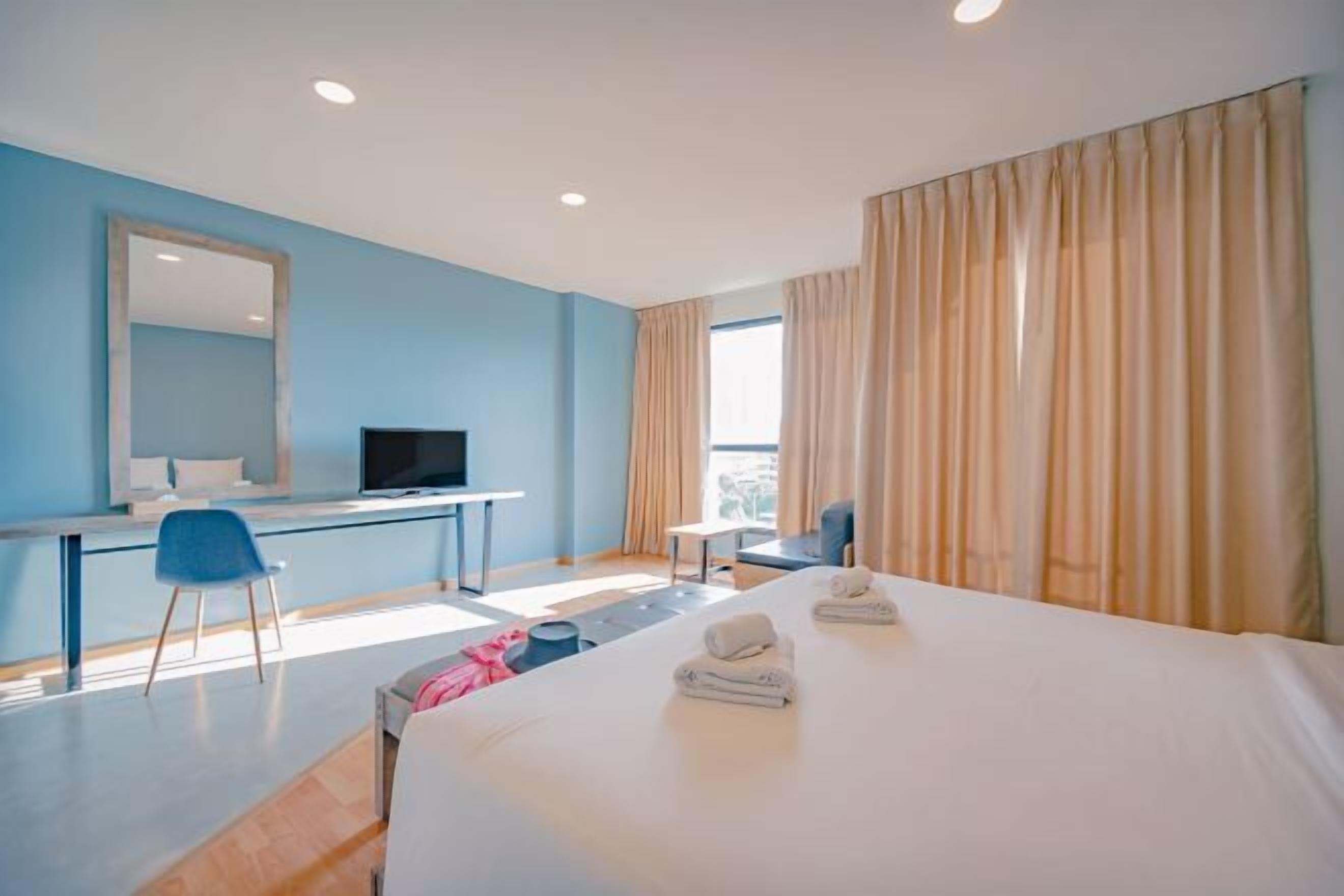 Coffres-forts dans les chambres, bureau, rideaux occultants