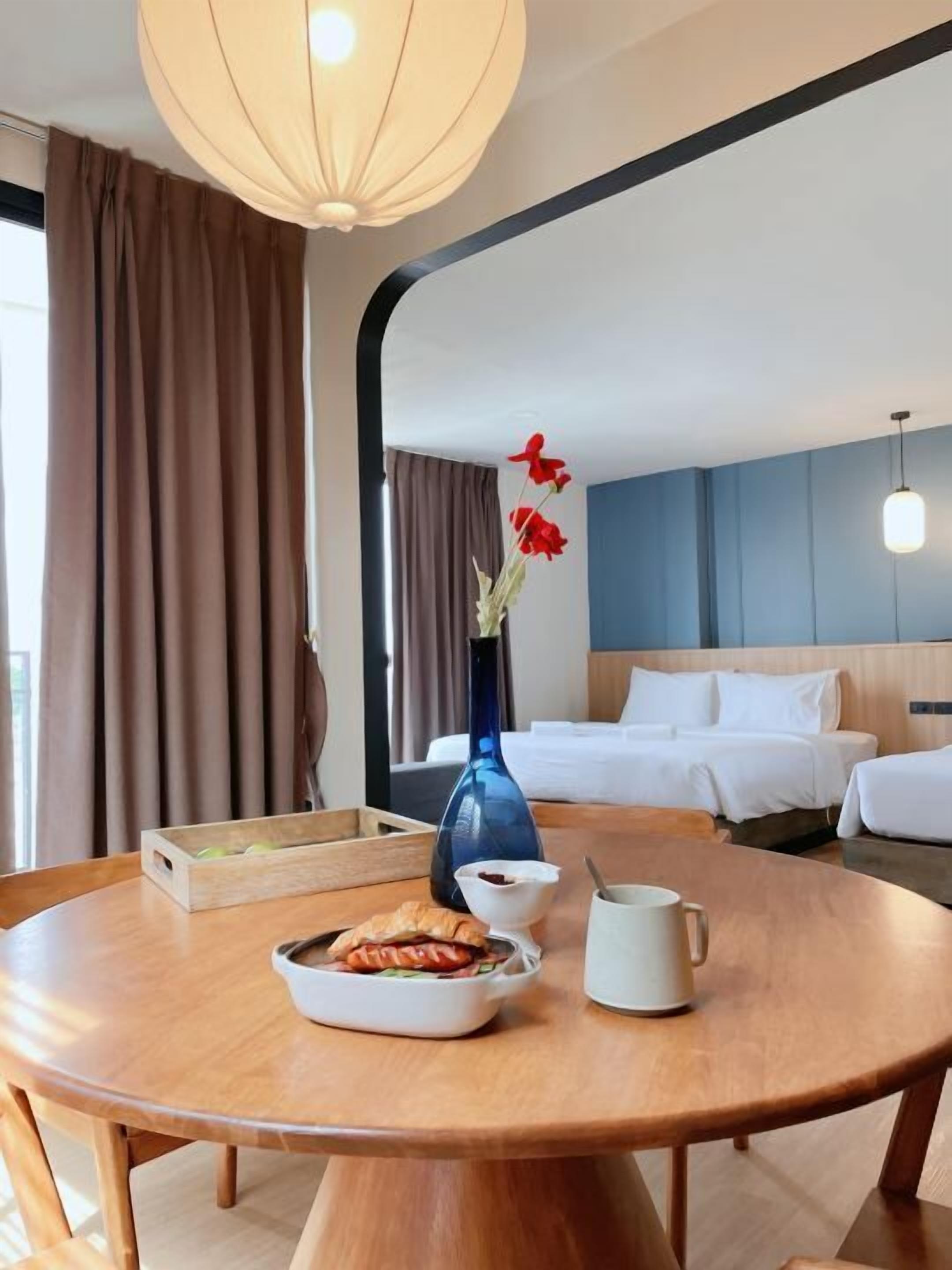 Deluxe Family Room | Living area | 32-inch LED TV with cable channels