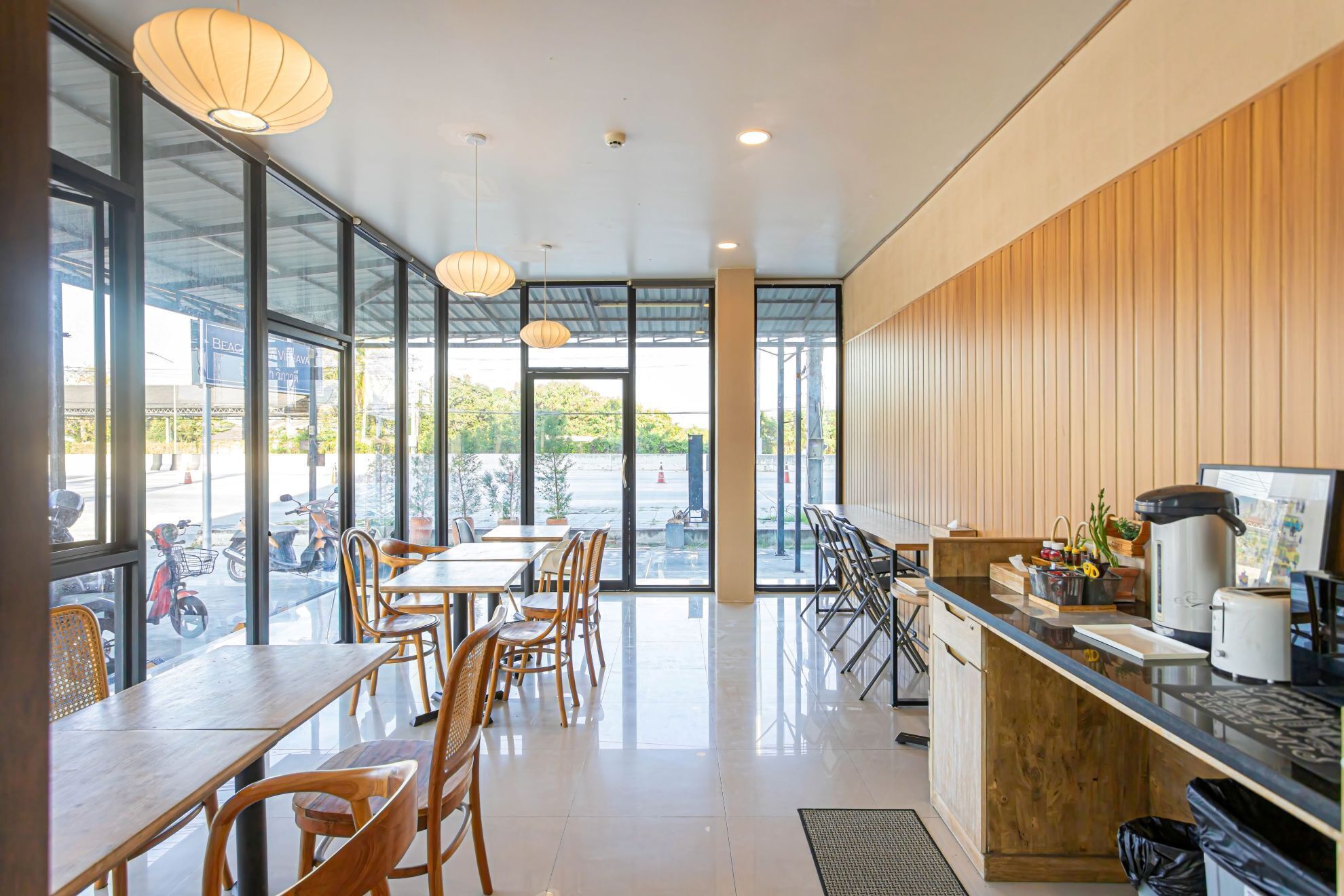 每日供应当地美食早餐（每人 THB 150）