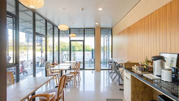 Desayuno de cocina local (THB 150 por persona)