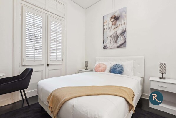 Iron/ironing board, WiFi, bed sheets