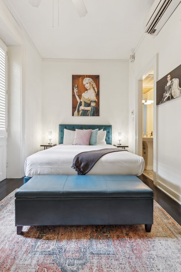 Iron/ironing board, WiFi, bed sheets