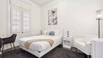 Iron/ironing board, WiFi, bed sheets