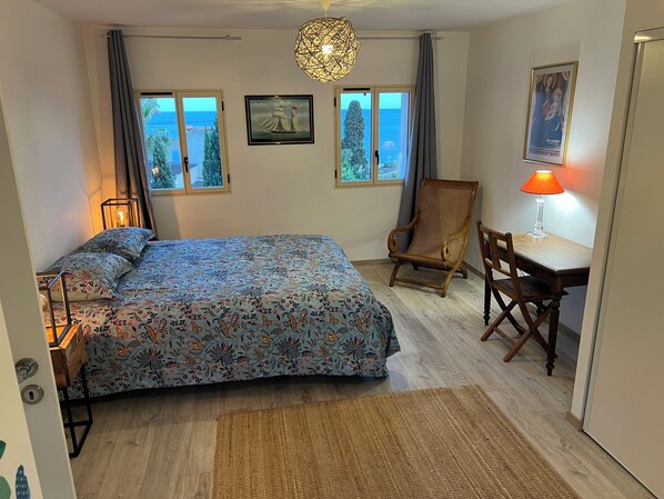 4 bedrooms, in-room safe, desk, iron/ironing board