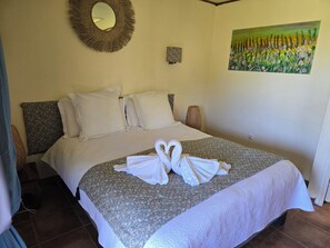 Iron/ironing board, WiFi, bed sheets