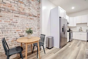 Dining - The Churchill Aparthotel | 5 Bed Combo | 2 Units (New Orleans)