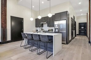 Fridge, dishwasher, coffee/tea maker, toaster - Roami at Brassline Group Friendly (New Orleans)