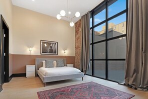 5 bedrooms, WiFi, bed sheets