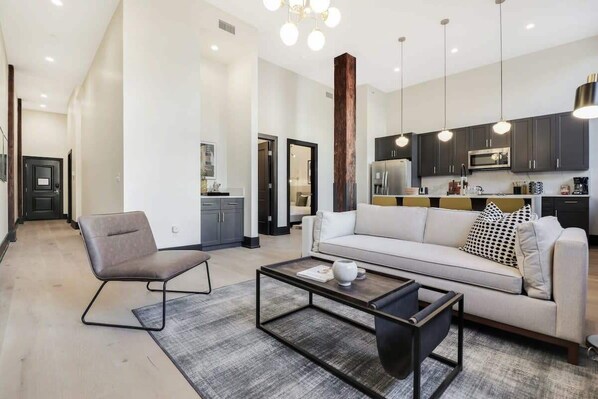 Televisión y oficina 