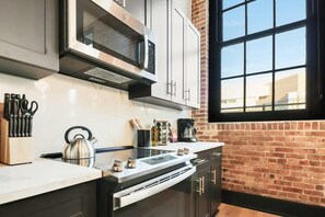 Fridge, dishwasher, coffee/tea maker, toaster