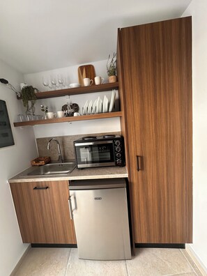 Geladeira, micro-ondas, fogão, cooktop