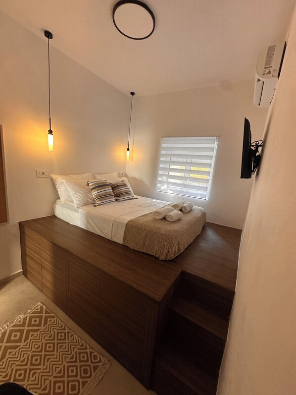 3 bedrooms, in-room safe, iron/ironing board, free WiFi