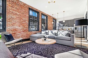 TV, offices - Roami at Brassline Group Friendly (New Orleans)