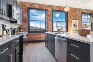 Fridge, dishwasher, coffee/tea maker, toaster