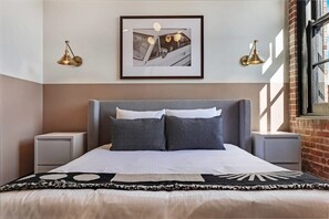 7 bedrooms, WiFi, bed sheets