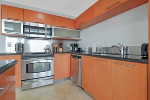 Fridge, microwave, stovetop, dishwasher