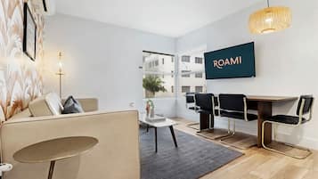 Een televisie en een kantoor