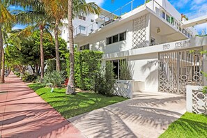 Exterior - Roami at 250 Collins | 3 Bed Combo | Pool (Miami Beach)