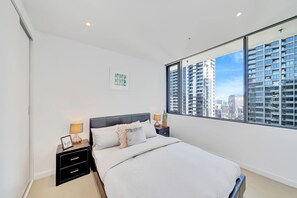 2 bedrooms, iron/ironing board, WiFi, bed sheets - Cozy City View 2BR Apt Near Southern Cross Station (Melbourne)