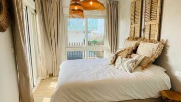 3 bedrooms, iron/ironing board, WiFi, bed sheets