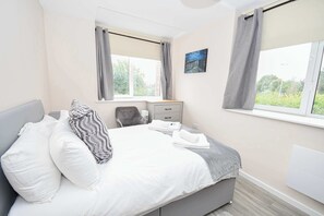 2 bedrooms, iron/ironing board, WiFi, bed sheets