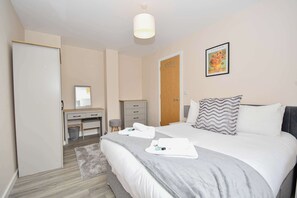 2 bedrooms, iron/ironing board, WiFi, bed sheets - Lovely 2 Bedroom Apartment in Salford Manchester (Salford)